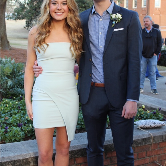 Elizabeth & James Asymmetrical Strapless Mini Dress Size 2 - Picture 2 of 8